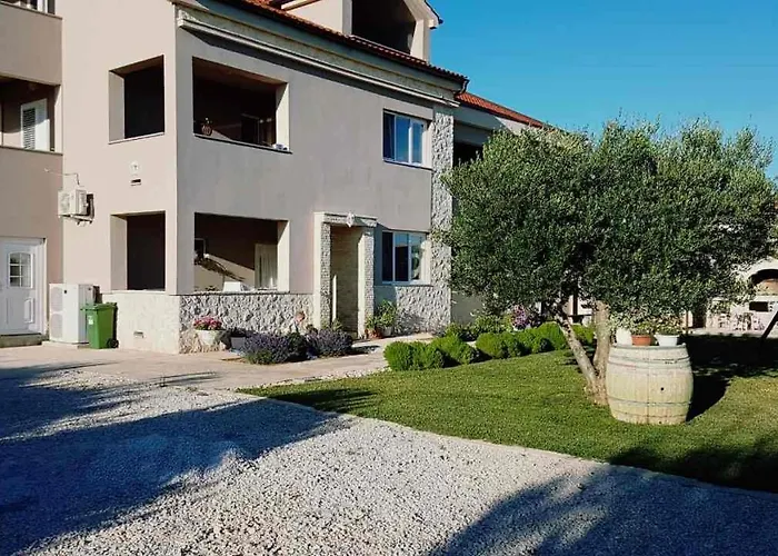 아파트 Family Friendly Kim - By Ta Leut Agency