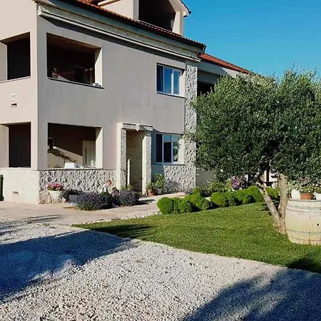 Διαμέρισμα Family Friendly Kim - By Ta Leut Agency