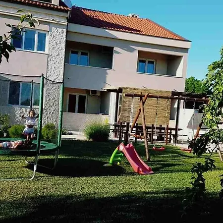 Family Friendly Kim - By Ta Leut Agency Apartman Privlaka (Zadar)