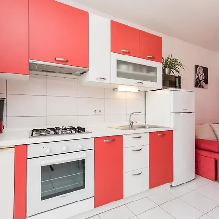 Family Friendly Kim - By Ta Leut Agency