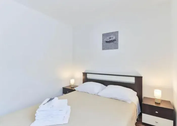 Family Friendly Kim - By Ta Leut Agency